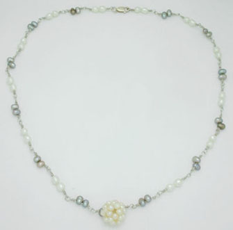necklace a of combined pearls