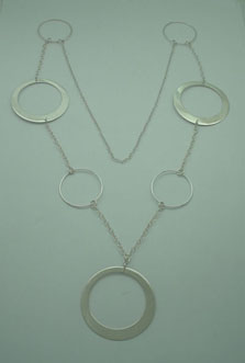 Necklace of 3 smooth big rings and 4 thin rings linked with chain.