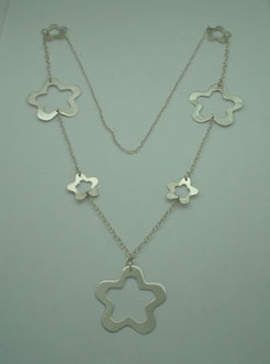 Necklace of 3 smooth big stars and 4 smooth small stars linked with chain.
