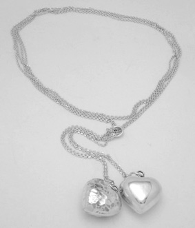 Necklace of a hammered heart and the smooth one