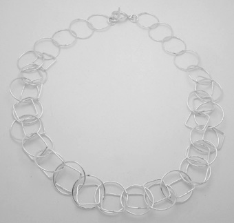Necklace of circles and interlaced rhombs