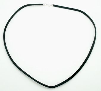 Collar gamuza negra para pendiente de 40 cm. De largo