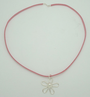 Necklace of pink deerskin fiusha with flower earring with sphere