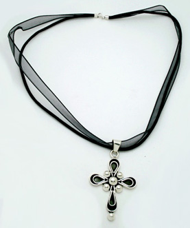 Cross necklace oxidized with organza black woman