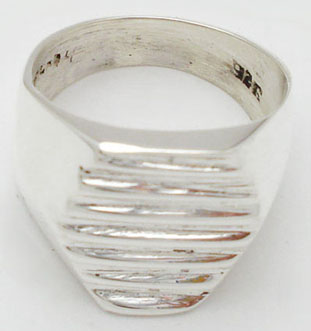 Ring with hexagon of embedded lines