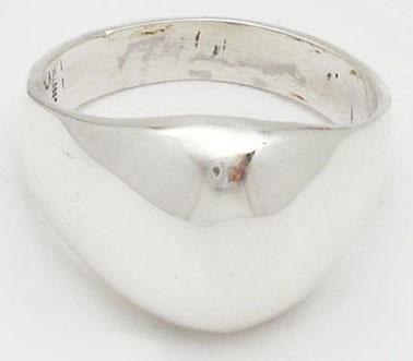 Smooth ring with wave embedded