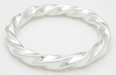 Crooked smooth ring