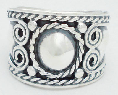 Circle ring with curl and torsal