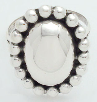 Oval ring with spheres around