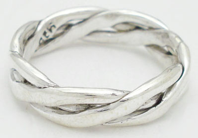 Medium braided ring