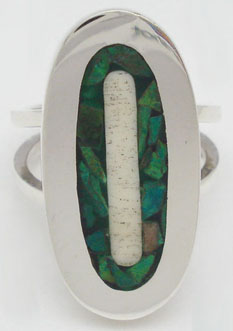 Oval ring with malachite