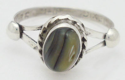Ring with blue shell in oval and torsal