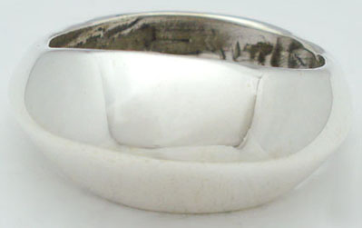 Ring with copete embedded