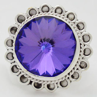 Ring with glass purple in flower with torsal and ring circles