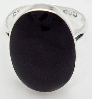 Onyx ring in flat oval