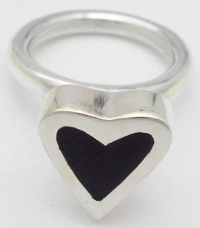 Heart ring with resin black woman