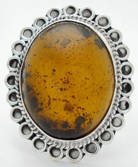 Ring with glass brown oval, torsal and ring circles