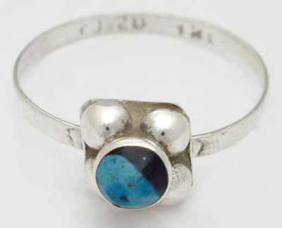 Ring of resin turquoise in flower