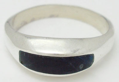 Embedded ring with bar of black onyx