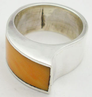 Ring with  peak and resin yellow in rectangle