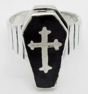 Ring of coffin of black resin with lines graved