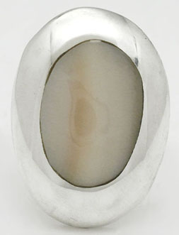 Ring of white shell in oval