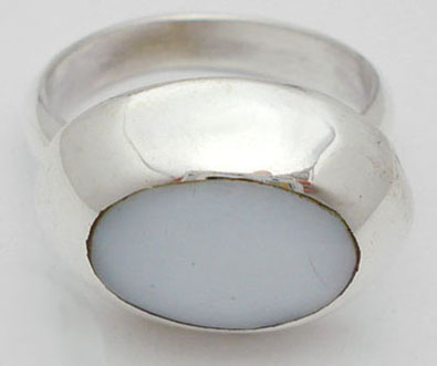 Ring of white shell in oval