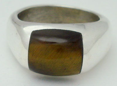 Jade ring in embedded square