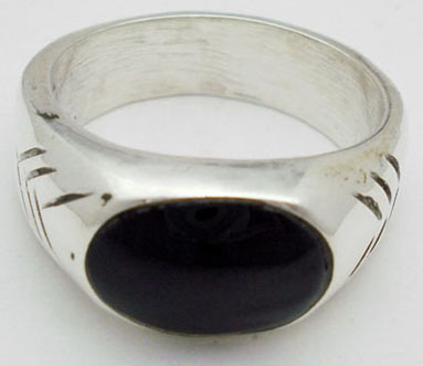 Onyx ring in oval with arrows graved