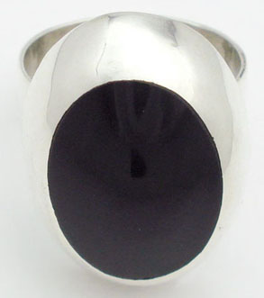 Onyx ring in embedded oval
