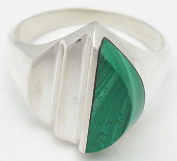 Malachite ring in half a circle with stairs