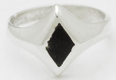 Ring of embedded rhomb of black resin