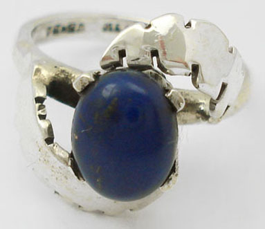 Ring with plasticnavy blue and 2 type leafs