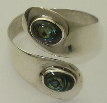 Adaptable ring of two opposing drops with shell