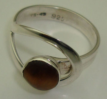 Drop ring with tiger eye