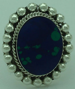 Oval ring with spheres and multicolored resin