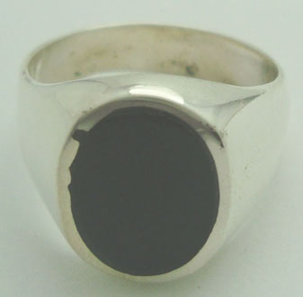 Anillo anilleta en disminucion y resina negra en ovalo plano