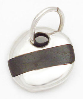 Round pendant with ebony line