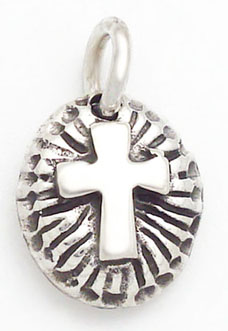 Oval pendant with cross and resplendence