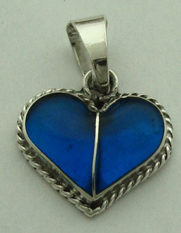 Pendant of heart of blue resin king