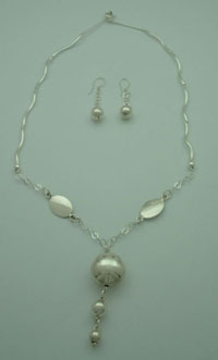 Set earrings with bola empty and necklace with smooth ovals and ball