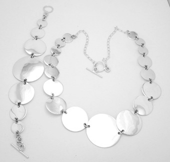 Set of necklace and bracelet of circles mirror in diminished style