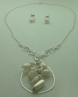 Drop Set with white pearls