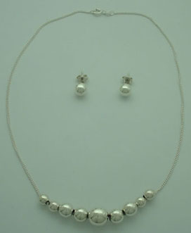 Set of spheres with cadena earrings and necklace