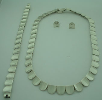 Average Set smooth oval necklace earrings and bracelet