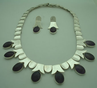 Cocoons Set with amethysts necklace and earrings