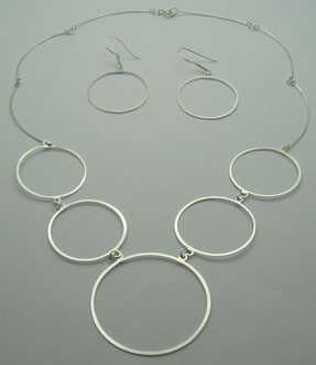 Set of necklace and earrings of circles