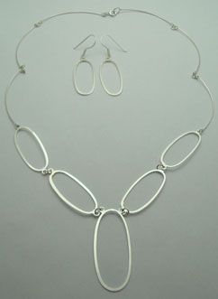 Set of necklace and earrings of ovals