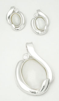 Set oval in design shell and stone swarovski