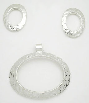 Set of hammered perforated oval